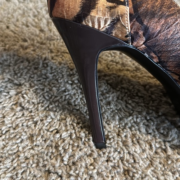 Guess Heels - Picture 4 of 5